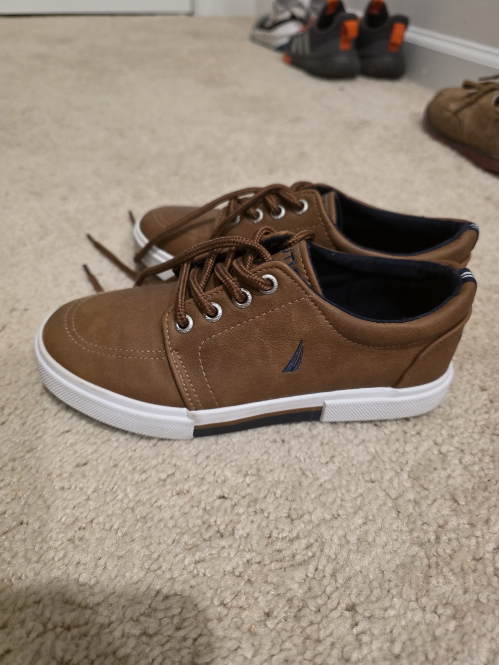 Nautica Boys Brown Low-Top Lace-Up Dress Sneakers